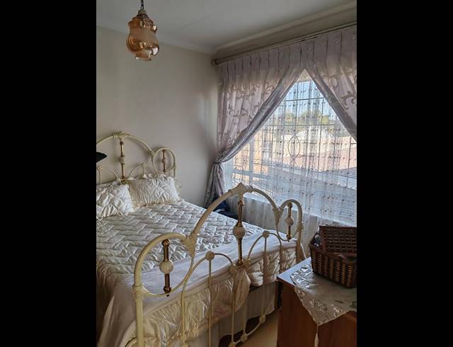 3 BEDROOM HOUSE FOR SALE IN LENASIA EXT 1